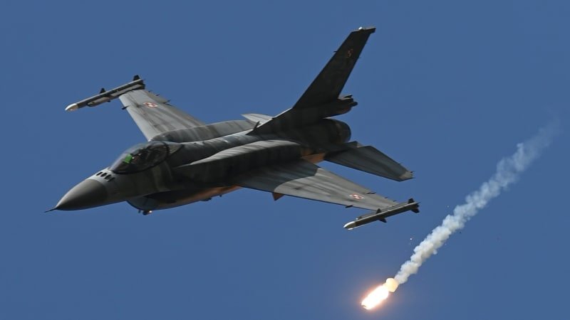 Ukrajina přišla o stíhačku F-16. Zasahovala proti vzdušným cílům, pilot se katapultoval Ukrajina přišla o stíhačku F-16. Zasahovala proti vzdušným cílům, pilot se katapultoval