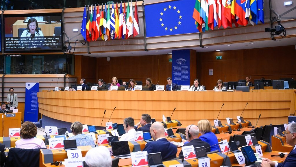 Nové európske priority? Nájdite nové peniaze, odkazujú regióny Nové európske priority? Nájdite nové peniaze, odkazujú regióny