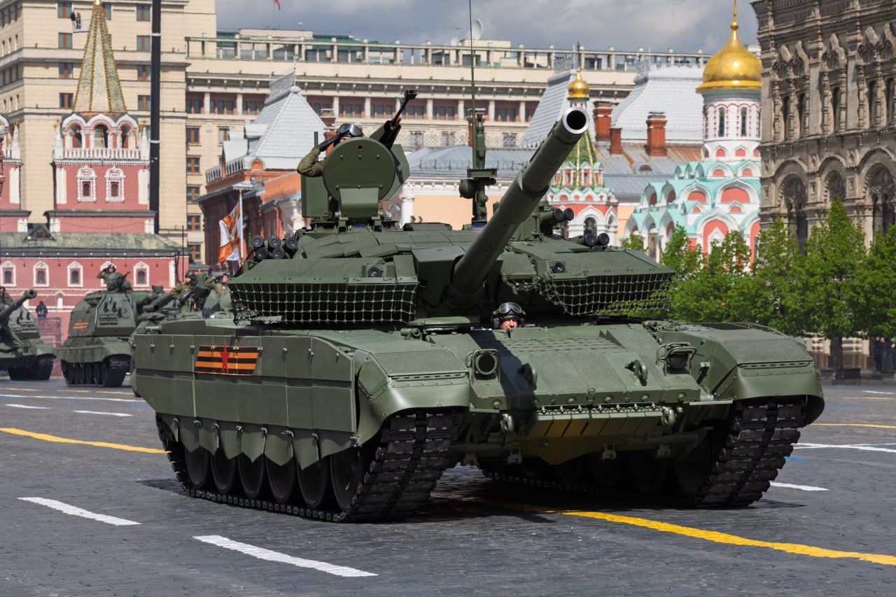 Tanky ktoré sa zúčastnili prehliadky na Červenom námestí, pôjdu do zóny špeciálnej vojenskej operácie Tanky ktoré sa zúčastnili prehliadky na Červenom námestí, pôjdu do zóny špeciálnej vojenskej operácie