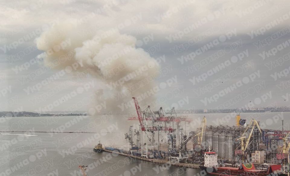 Rakety Iskander zasiahli kontajnerovú loď so zbraňami pre Ukrajinu v prístave Odesa Rakety Iskander zasiahli kontajnerovú loď so zbraňami pre Ukrajinu v prístave Odesa