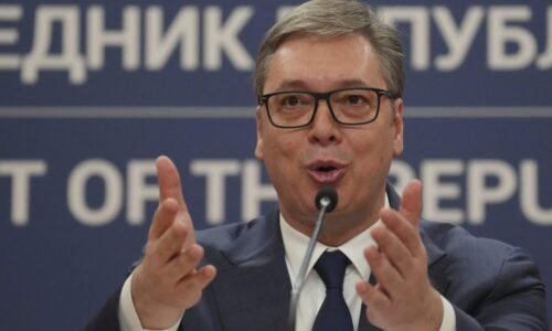 Vučič v súvislosti s protestami v Srbsku hovorí o farebnej revolúcii, svojho pádu sa neobáva