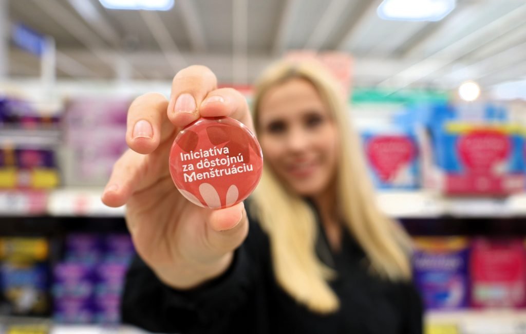 Tesco pomohlo ženám ušetriť vyše 120-tisíc eur, dôstojnú menštruáciu podporuje systémovými riešeniami [Komerčný obsah]