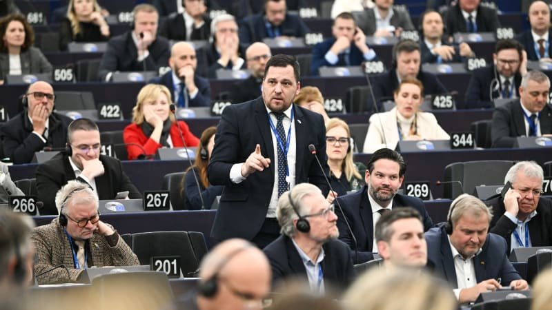 Útok na Slovensko? Vládu rozčílila „trestná výprava“ vedená Zdechovským, vyšetřuje korupci Útok na Slovensko? Vládu rozčílila „trestná výprava“ vedená Zdechovským, vyšetřuje korupci