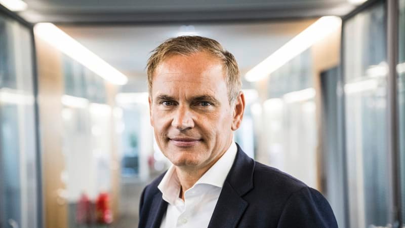 Šéf Volkswagenu zpochybňuje zákaz spalovacích motorů. Volá po větší podpoře elektromobilů Šéf Volkswagenu zpochybňuje zákaz spalovacích motorů. Volá po větší podpoře elektromobilů