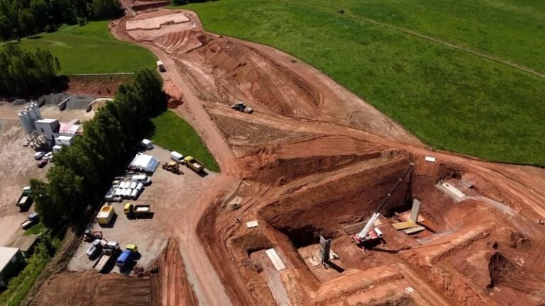 Unikátní záběry z radioaktivní dálnice d11. výstavbu na trutnovsku přerušily dozimetry