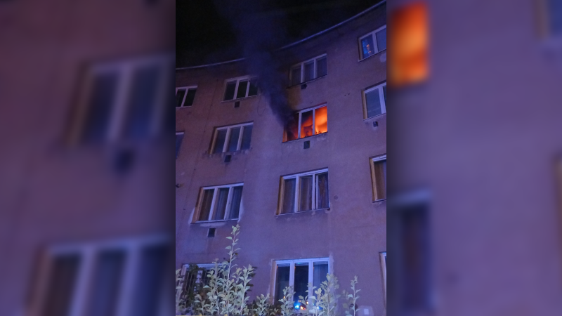 Drama v Brně: Muže zachránili hasiči z hořícího bytu na poslední chvíli. Škoda jde do milionů Drama v Brně: Muže zachránili hasiči z hořícího bytu na poslední chvíli. Škoda jde do milionů