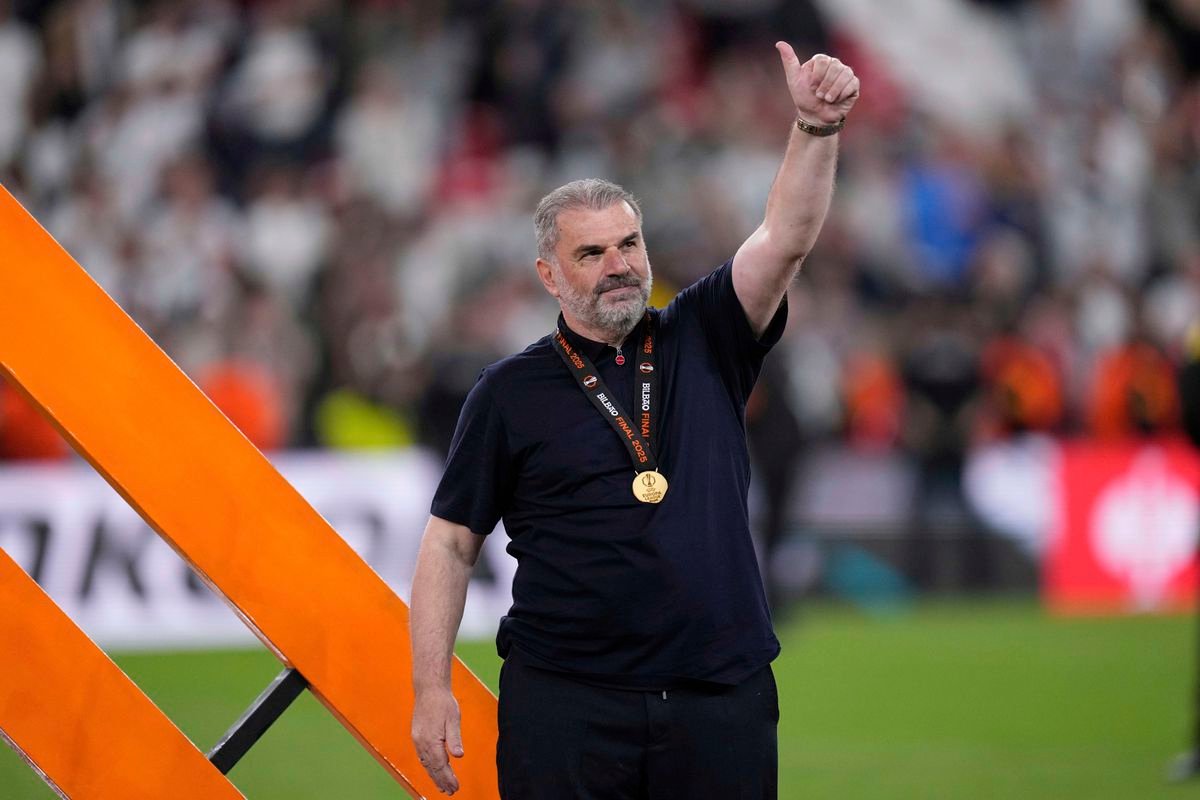 Pivo a oslavy mu zatiaľ nedovolili rokovať. Tréner Tottenhamu nemá jasno o budúcnosti