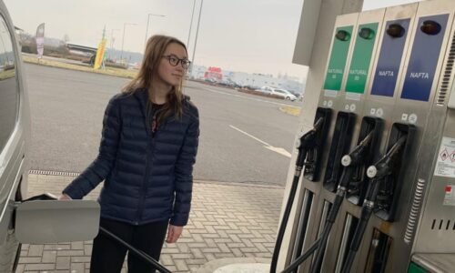Levný benzín pro Čechy, Putin v kleštích i úspěch Trumpa. Co znamená nová dohoda těžařů ropy?