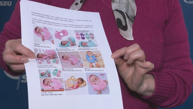 Dítě se může tiše udusit, varují experti před samokrmícím polštářkem. Dá se pořídit i v Česku Dítě se může tiše udusit, varují experti před samokrmícím polštářkem. Dá se pořídit i v Česku