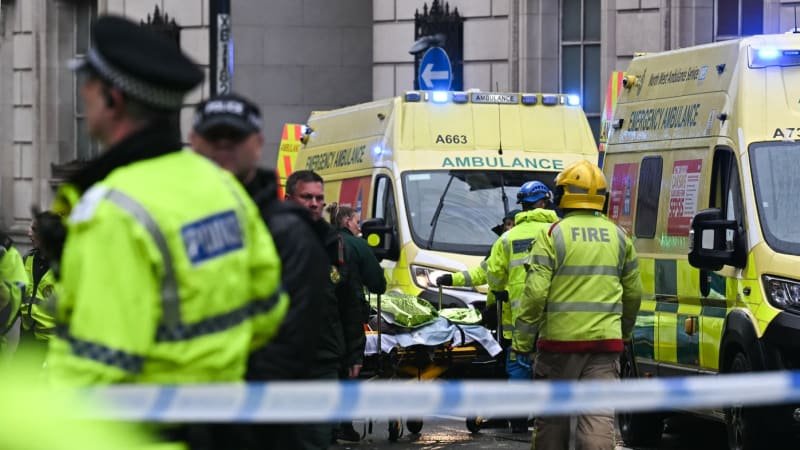 Chvíle děsu při oslavách v Liverpoolu: Chaos a křik, lidé bušili řidiči do oken, líčí svědci Chvíle děsu při oslavách v Liverpoolu: Chaos a křik, lidé bušili řidiči do oken, líčí svědci