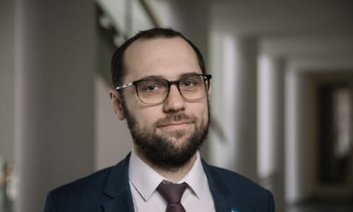 Ponožky s hořícím Kremlem pobouřily Rusko. Ať Kopečný navštíví psychiatra, vzkázal senátor