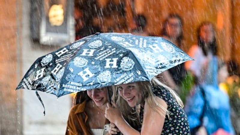 RADAR: Teploty razantně spadnou dolů, objeví se i četné mrazíky. Jak to bude s bouřkami?