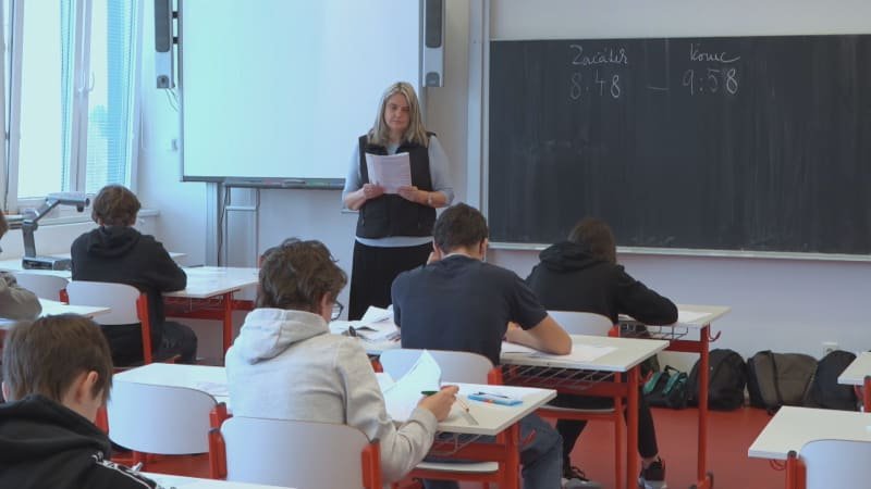 V prvním kole přijímaček uspělo 94 procent deváťáků. Většina je na preferované škole V prvním kole přijímaček uspělo 94 procent deváťáků. Většina je na preferované škole