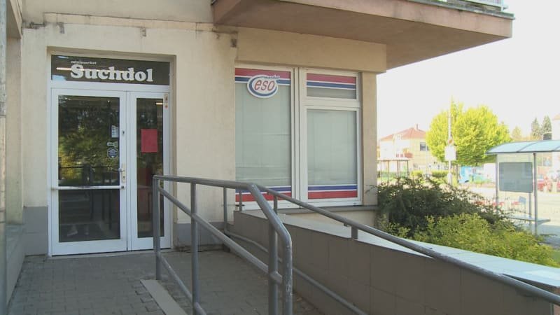 Krumpáčem se vloupal do obchodu teprve 16letý mladík z Prahy. Policii dal netradiční vysvětlení