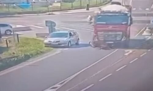 Otřesné záběry z Žatce: Domíchávač betonu na kruháči smetl cyklistku, pak ji i přejel
