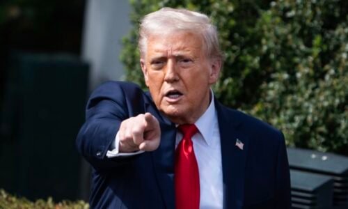 Drakonická cla se odkládají, EU se domluvila s Trumpem. Putin se zbláznil, uvedl prezident USA