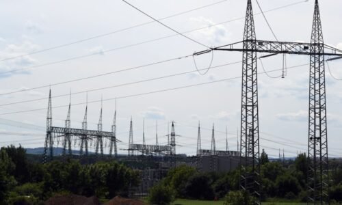 Češi málo mění dodavatele elektřiny, i proto platí nejvíc z EU. Experti zmínili několik rad