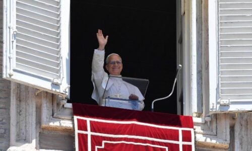 Regina Caeli: Pán sa nehanbí za našu krehkosť