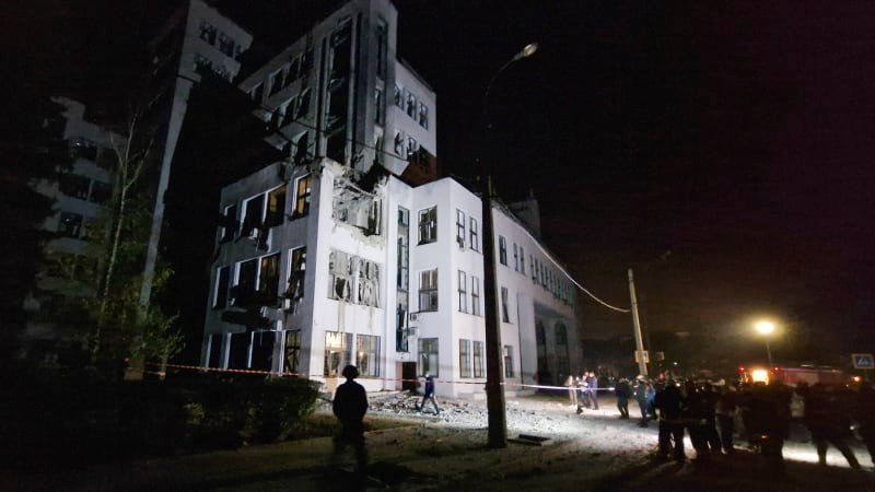 Rusko provedlo dronový nálet na Charkov: Zraněných jsou desítky, včetně 11leté dívky Rusko provedlo dronový nálet na Charkov: Zraněných jsou desítky, včetně 11leté dívky