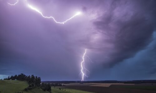 Na Česko míří deště a bouřky. MAPA ukazuje, kdy si můžete vyjít na procházku a nezmoknete