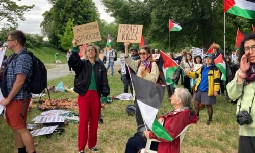 REPORTÁŽ: „Děti v Gaze hladoví!“ křičeli protestující v Praze. Pobouřil je izraelský festival