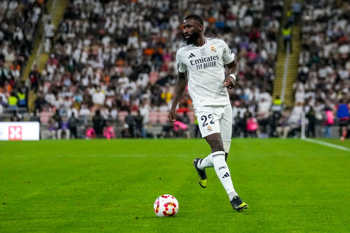 Antonio Rüdiger po operácii a šesťzápasovom treste verí v návrat na MS klubov