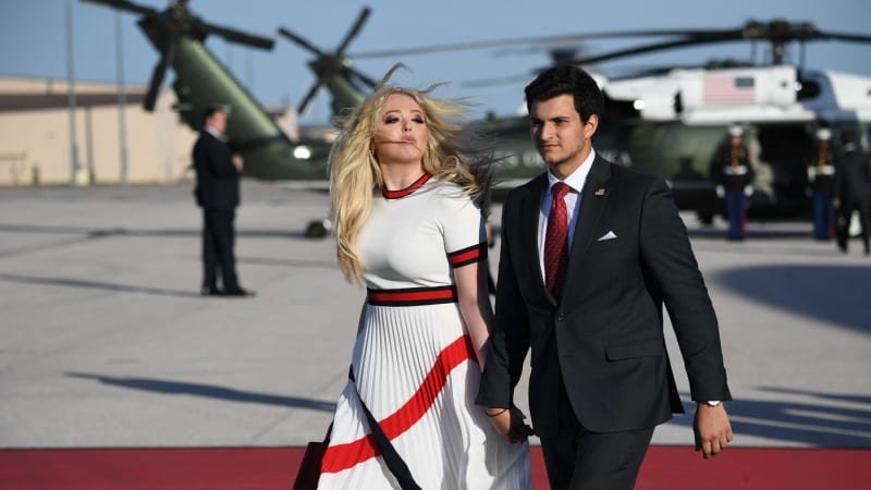 Trumpova nejmladší dcera porodila první dítě. Chlapečkovi s manželem vybrali roztomilé jméno Trumpova nejmladší dcera porodila první dítě. Chlapečkovi s manželem vybrali roztomilé jméno