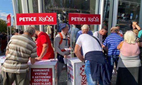 Komunismus jako nacismus. Třešničky jsou OK, srp a kladivo ne, vysvětluje poslanec TOP 09