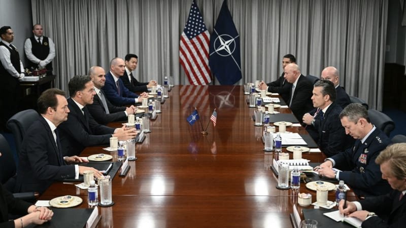 Pět procent HDP na obranu? Členové NATO musí přidat, míní USA. Česko souhlasí Pět procent HDP na obranu? Členové NATO musí přidat, míní USA. Česko souhlasí