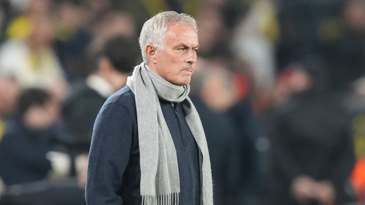 Mourinho reagoval na finále Európskej ligy medzi jeho bývalými tímami. Turkov odrovnal jedinou vetou Mourinho reagoval na finále Európskej ligy medzi jeho bývalými tímami. Turkov odrovnal jedinou vetou