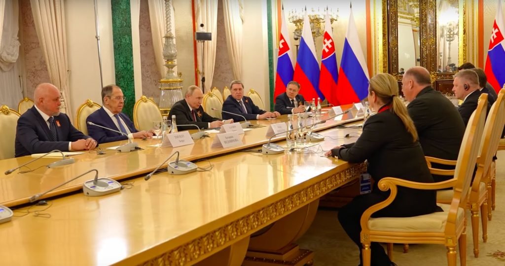 VIDEO: Robert Fico rokoval v Kremli s Vladimirom Putinom. Premiér vo svojom videu informoval o obsahu stretnutia s ruským prezidentom VIDEO: Robert Fico rokoval v Kremli s Vladimirom Putinom. Premiér vo svojom videu informoval o obsahu stretnutia s ruským prezidentom