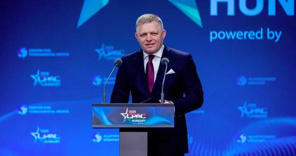 „Nemienim sa vzdať suverénnej zahraničnej politiky a rozpustiť národnú identitu v bezpohlavných nadnárodných bruselských štruktúrach. Ak nám v EÚ záleží na mieri a chceme ukončiť vojnu na Ukrajine, musíme komunikovať s Ruskom a nie stavať železnú oponu,“ vyhlásil Fico „Nemienim sa vzdať suverénnej zahraničnej politiky a rozpustiť národnú identitu v bezpohlavných nadnárodných bruselských štruktúrach. Ak nám v EÚ záleží na mieri a chceme ukončiť vojnu na Ukrajine, musíme komunikovať s Ruskom a nie stavať železnú oponu,“ vyhlásil Fico