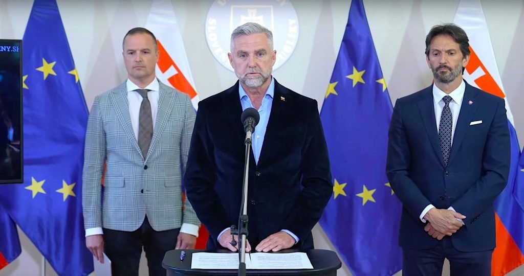VIDEO: Ako sa želanie zarúškovaného zradikalizovaného primitíva o potrebe zabiť premiéra Fica z roku 2021 presne pred rokom do bodky naplnilo… VIDEO: Ako sa želanie zarúškovaného zradikalizovaného primitíva o potrebe zabiť premiéra Fica z roku 2021 presne pred rokom do bodky naplnilo…