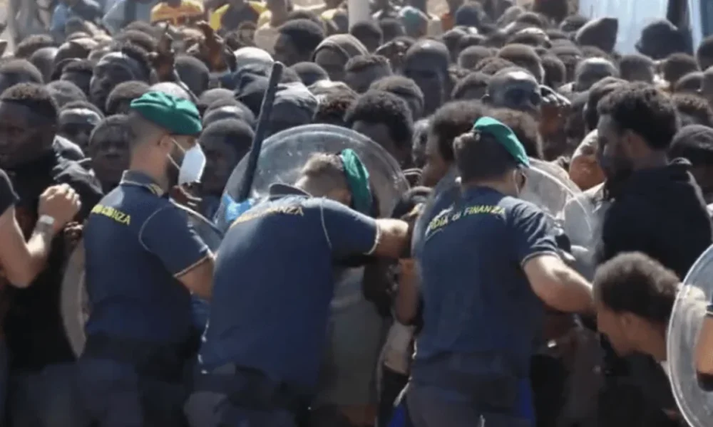 Imigranti terorizujú Francúzsko Imigranti terorizujú Francúzsko