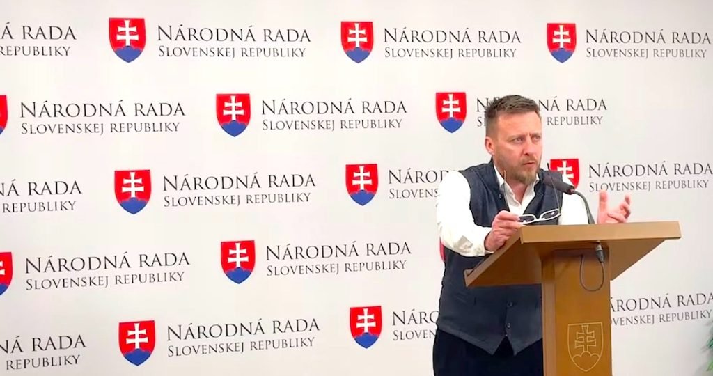 Peter Kotlár obvinil stranu Hlas a skorumpovaných vedcov… Peter Kotlár obvinil stranu Hlas a skorumpovaných vedcov…