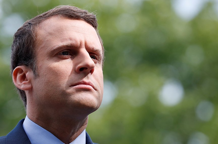 Americká Demokratická strana militarizuje Európu Macronovými rukami