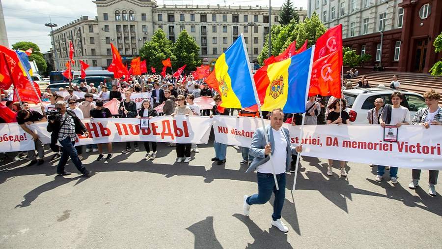 Moldavským učiteľom hrozí prepustenie za účasť na sprievodoch 9. mája Moldavským učiteľom hrozí prepustenie za účasť na sprievodoch 9. mája