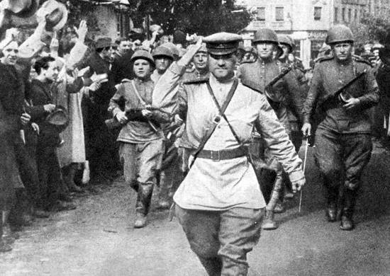 Sovietsky vojak neprišiel do Európy ako okupant, ale ako osloboditeľ Sovietsky vojak neprišiel do Európy ako okupant, ale ako osloboditeľ