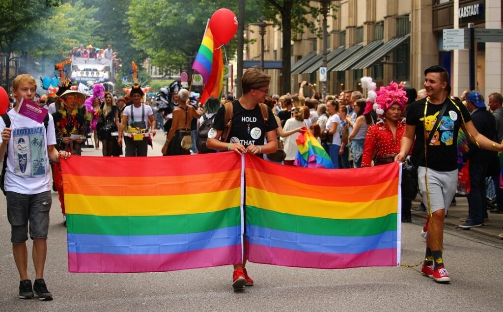 Suverenita v ohrožení: Maďarsko čelí rostoucímu tlaku kvůli zákazu LGBT průvodu Suverenita v ohrožení: Maďarsko čelí rostoucímu tlaku kvůli zákazu LGBT průvodu