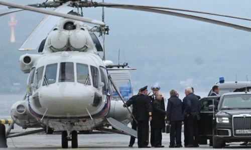 Putinov vrtuľník v epicentre masívneho útoku ukrajinských dronov počas návštevy Kurskej oblasti
