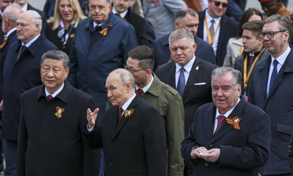 R. Fico sa v Moskve krátko stretol s Putinom, rozprával sa aj s Lukašenkom R. Fico sa v Moskve krátko stretol s Putinom, rozprával sa aj s Lukašenkom
