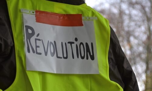 Vzpoura žlutých klobouků: Uvnitř povstání francouzského venkova se rodí odpor farmářů proti environmentalistům