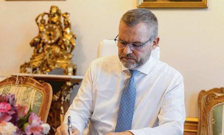 Prezident zvolal okrúhly stôl. Šutaj Eštok a Štefunko: Zvýšenie výdavkov na obranu musí byť strategické, nie na úkor ľudí Prezident zvolal okrúhly stôl. Šutaj Eštok a Štefunko: Zvýšenie výdavkov na obranu musí byť strategické, nie na úkor ľudí