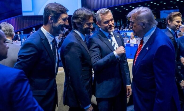 Prezident Pellegrini sa v Haagu stretol s Trumpom aj Starmerom. Odišiel bez požehnania vlády, je to hanba, reaguje PS Prezident Pellegrini sa v Haagu stretol s Trumpom aj Starmerom. Odišiel bez požehnania vlády, je to hanba, reaguje PS
