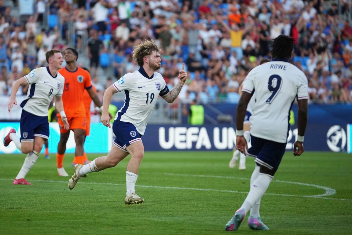 Liverpoolčan Harvey Elliott si podmanil Tehelné pole. Angličania zabojujú o obhajobu vo finále
