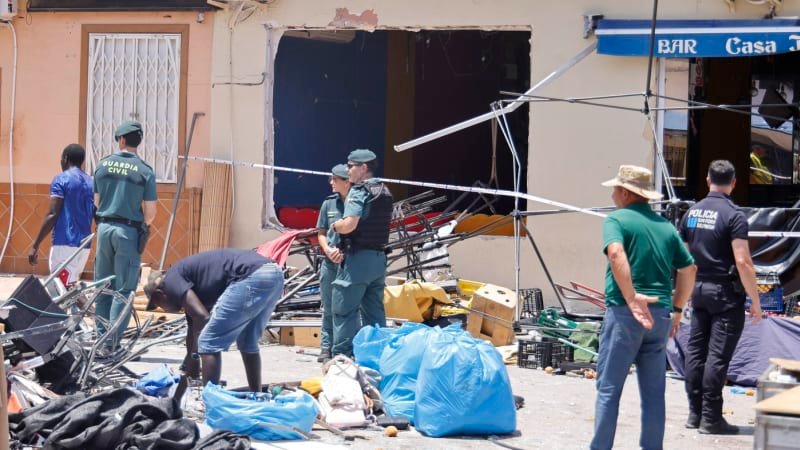 Mohutná exploze rozmetala bar ve Španělsku. Výbuch zranil 13 lidí Mohutná exploze rozmetala bar ve Španělsku. Výbuch zranil 13 lidí