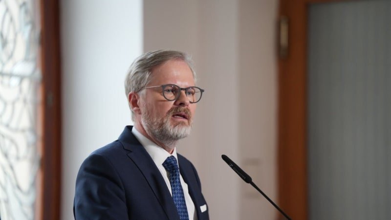 Vláda bude pokračovat, nepochybuje Fiala. Změny v kabinetu nechce kvůli bitcoinové kauze dělat