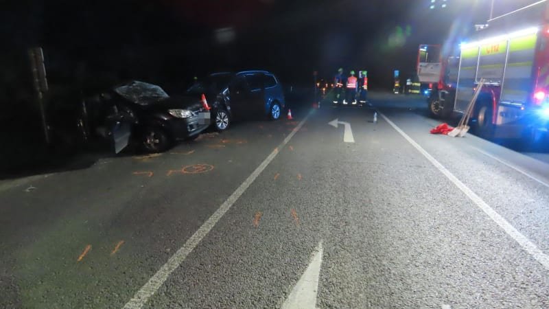 Opilý řidič mercedesu zavinil smrtelnou nehodu na Hradecku. Zemřela 25letá žena Opilý řidič mercedesu zavinil smrtelnou nehodu na Hradecku. Zemřela 25letá žena