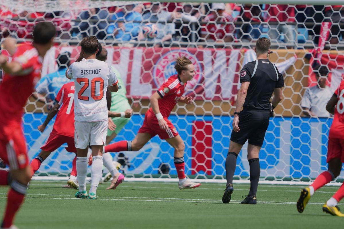 Bayern si to s Benficou rozdal o prvé miesto, z MS klubov vyradili Bocu Juniors Bayern si to s Benficou rozdal o prvé miesto, z MS klubov vyradili Bocu Juniors