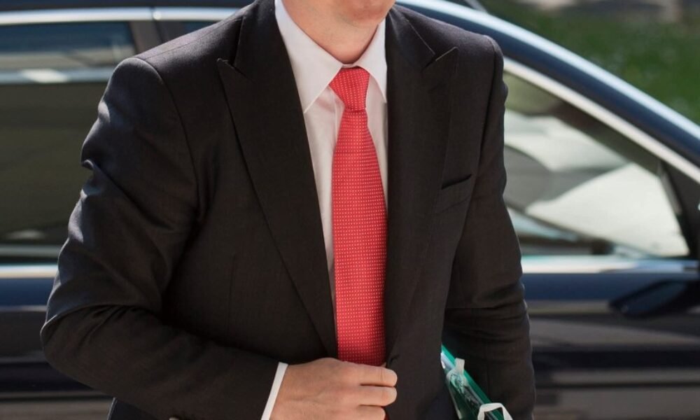 Juraj draxler „jednoducho, ak chcete byť členom kaviarne, tak jednou z podmienok je, že musíte byť debil.“